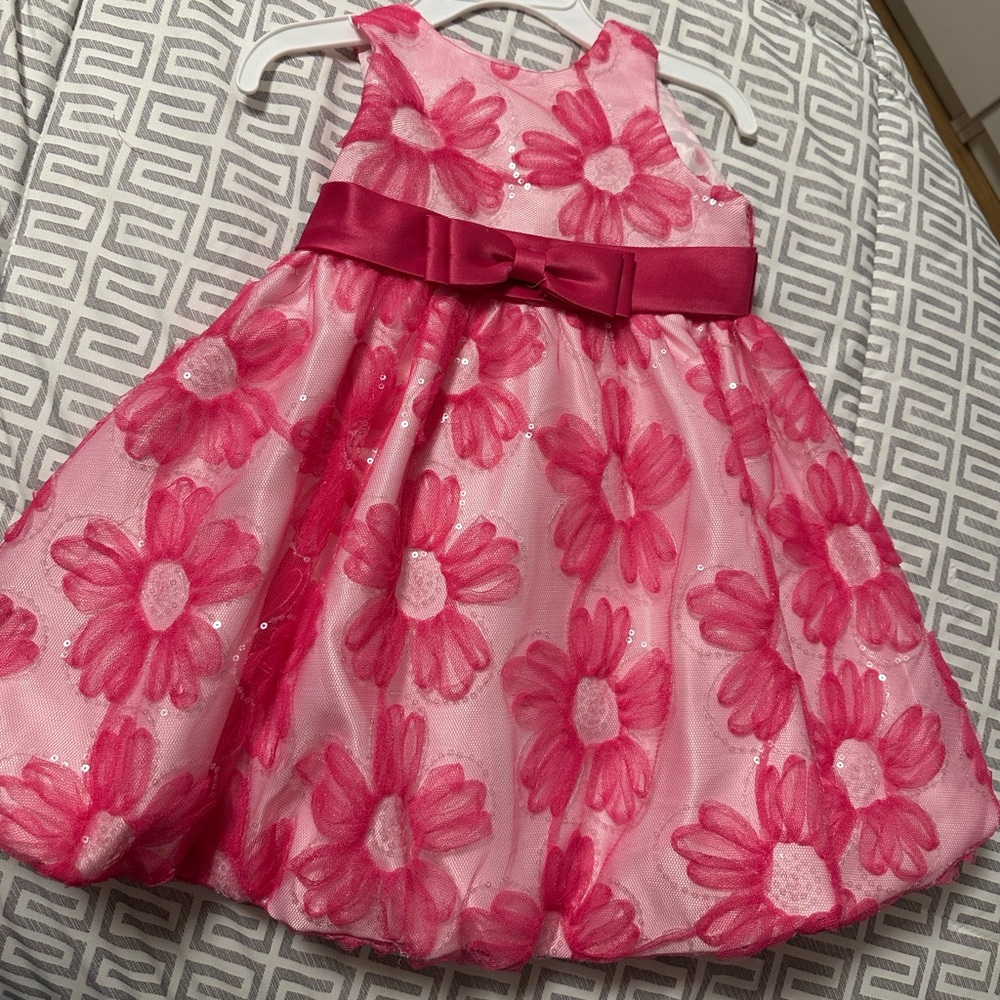 Wonderful dress for your little girl..Size xl that fits for girls age 2T .